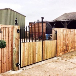 Fencing_ Gate_Design_ Installations_Essex1